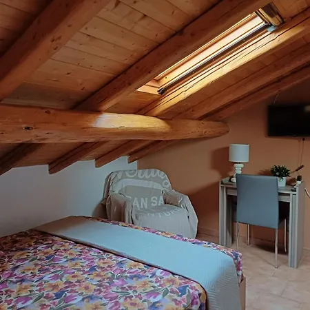 Coco House, Mansarda Vista Mare アチレアーレ
